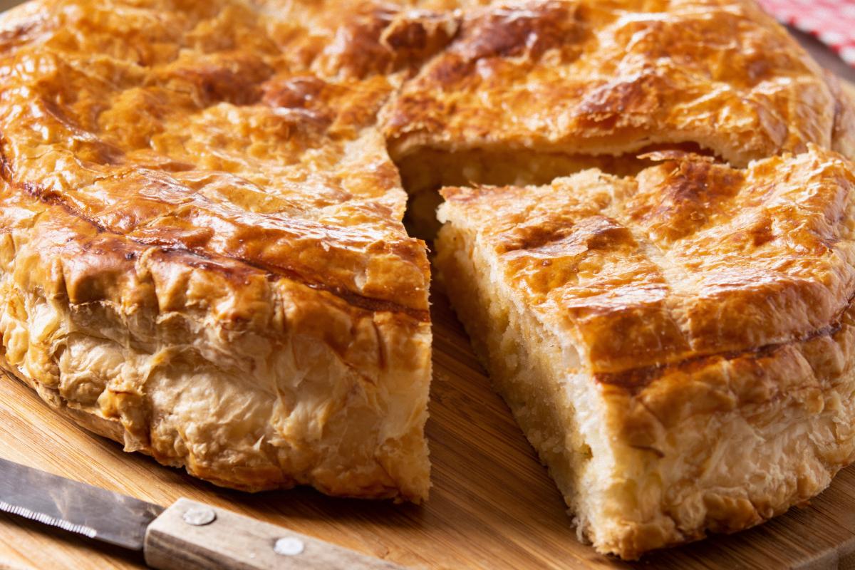 Apetyczne ciasto z gromadnika: obiad na stole w 30 minut